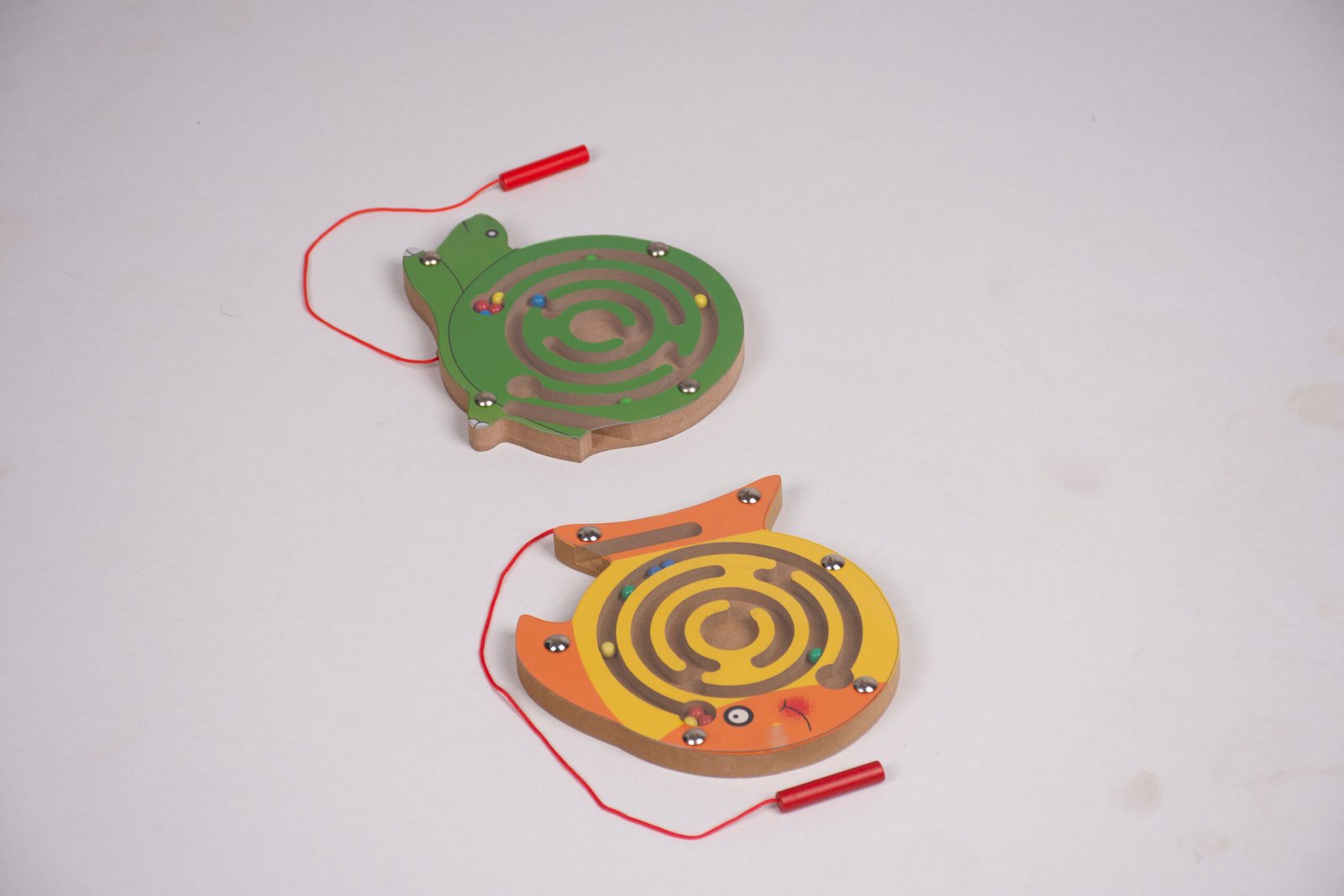 Wooden brain concentration game with magnect