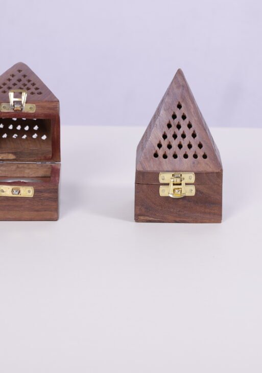 Wooden sampirani-dhoom stand pyramid
