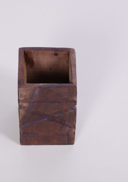 Wooden pen stand