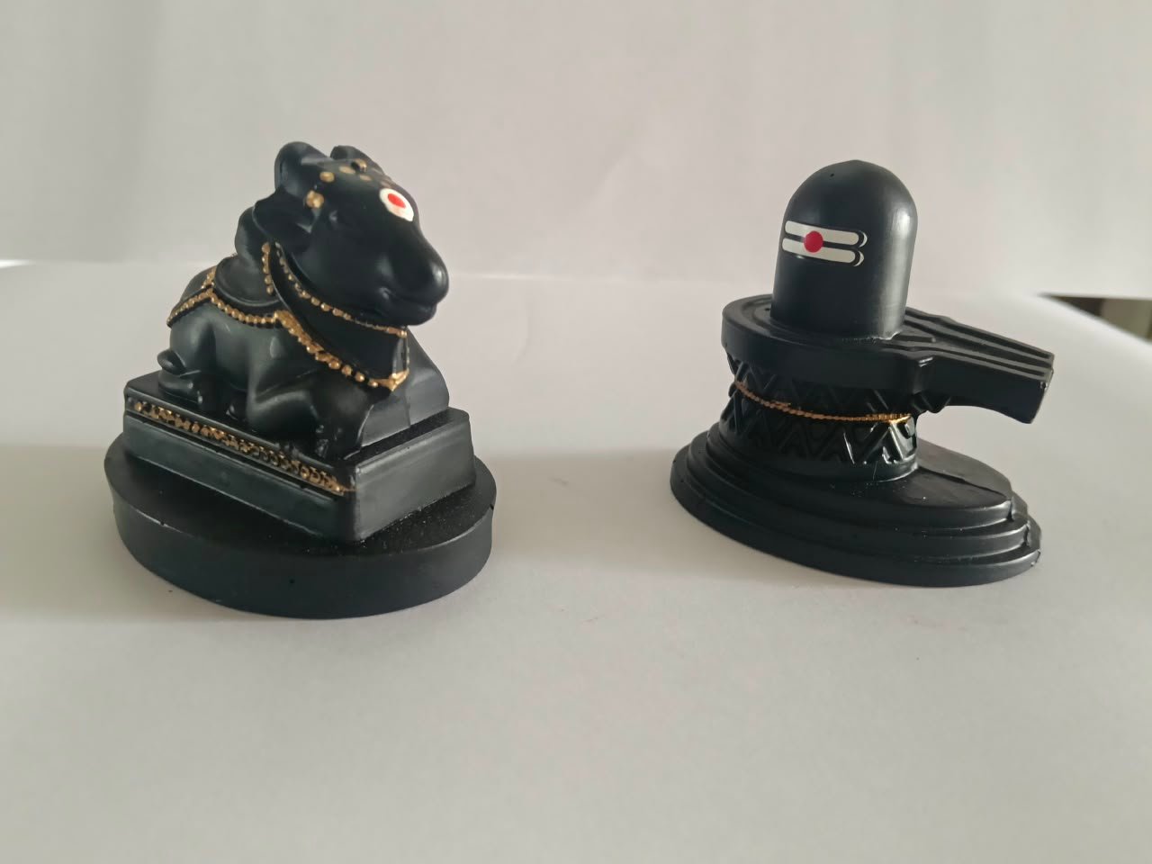 BLACK MARBLE STONE WITH SIVAN NANDHI STATUE